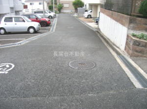 大阪池田市畑3丁目売住宅前の道路写真